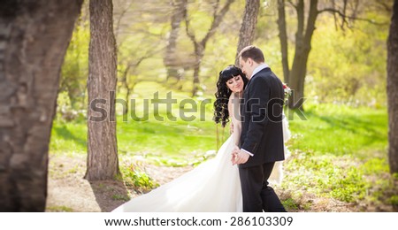 bride and groom on the green grass garden