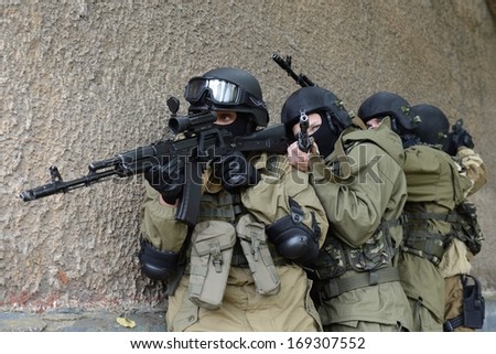 MOSCOW, RUSSIA - SEPTEMBER 16, 2013:Special-purpose Units of the army and police are designed for special events with the use of special tactics and tools. Training fighters  in Moscow.
