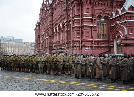 MOSCOW, RUSSIA - NOVEMBER 7, 2013: Russian soldiers in the form of the Great Patriotic War at the parade on Red Square in Moscow.
