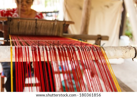Yarn warping of craft textile weaving factory