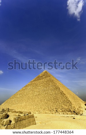The Great Pyramid of Giza, built for the Fourth dynasty Egyptian pharaoh, Khufu or Cheops, Cairo, Egypt.