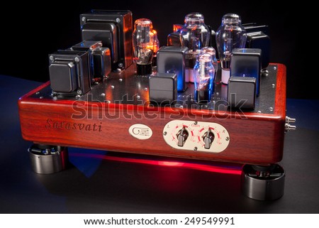 Vacuum tube stereo amplifier : Hi end power amplifier with wood chassis and carbon fiber plate in a black background