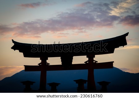 Miyajima Tori Gate silhouet