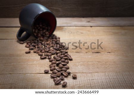 crumble coffee beans and black circle on the wooden table