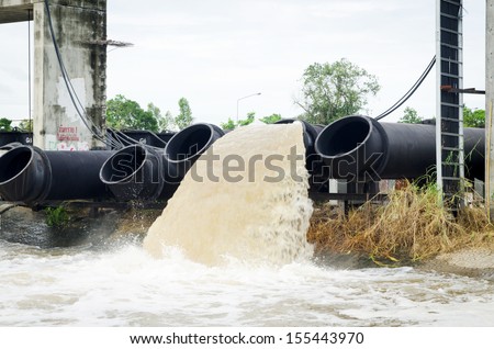 large water pipe pump flood water and drain