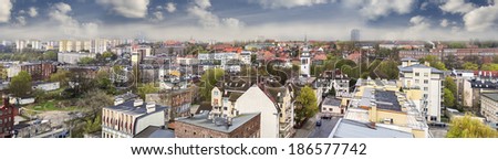 [Obrazek: stock-photo-panoramic-view-of-european-c...577742.jpg]