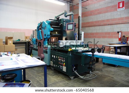 Press printing (printshop) - Offset machine. Offset press is a printing machine designed to produce fine quality reproductions.