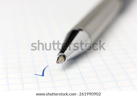 tick, which has put a ballpoint pen.Focus on the tip of the pen.