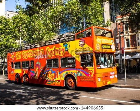 SYDNEY-OCTOBER 7 :Sydney sightseeing bus for tourist in Sydney ,Australia on 7 October 2012 .Sydney sightseeing bus had service everyday around Sydney city.