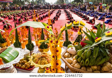 NAKHON PHANOM ,THAILAND-OCTOBER 8: Offering to worship Pratat Pranom pagoda on 8 October 2014 at Nakhon Pranom ,Thailand.Pratat Pranom pagoda is very important place for buddhism.