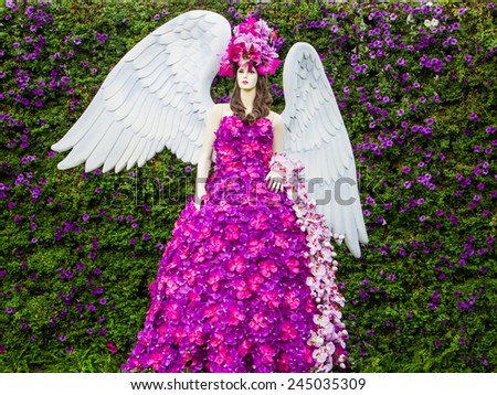 CHIANG RAI,THILAND-JANUARY 4 : Model  with flower dress in Chiang rai flower festival on January 4,2015.This event will happen in winter time every year.