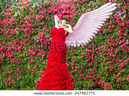 CHIANG RAI,THAILAND-JANUARY 4 : Model  with flower dress in Chiang rai flower festival on January 4,2015.This event will happen in winter time every year.