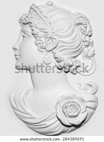 Plaster figure of the woman.