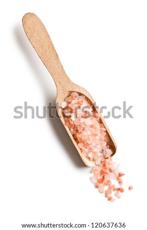 himalayan pink salt in wooden scoop