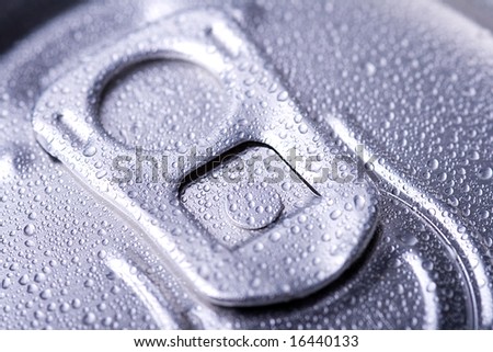 detail of top can with water drops