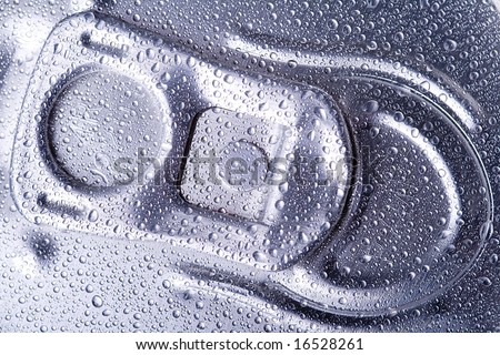 detail of top can with water drops