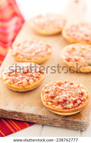 the mini pizza on cutting board
