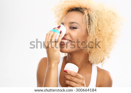 Make-up girl to powder her face.Young cheerful woman face to powder free flowing powder puffs.