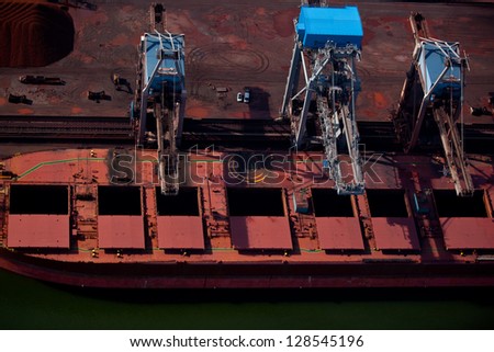 Dry bulk cargo ship