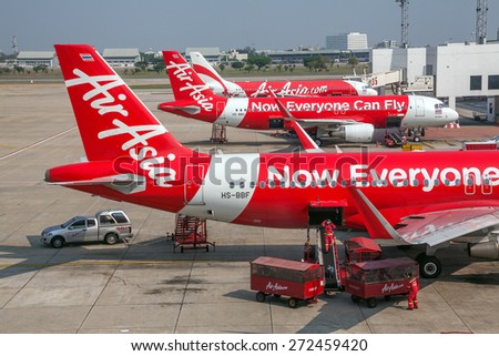 BANGKOK, THAILAND - MARCH 8, 2014: unloading of baggage from the Air Asia aircraft in Bangkok airport on March 8, 2014. Air Asia company is the largest low cost airlines in Asia.