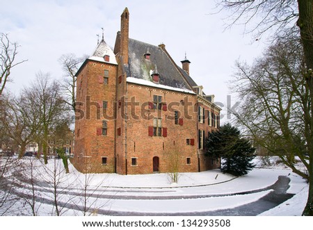 Kasteel De Kinkelenburg in winter. Gemeentehuis van Bemmel. It  was formerly a castle, but now it is used for weddings.