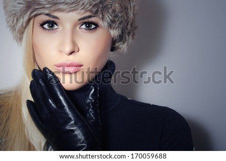 Beautiful Blond Young Woman In Fur Hat. Beauty Girl In Black Leather Gloves. Winter Fashion. Pretty Model