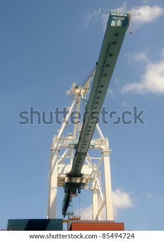 Giant crane used to move containers to cargo ships