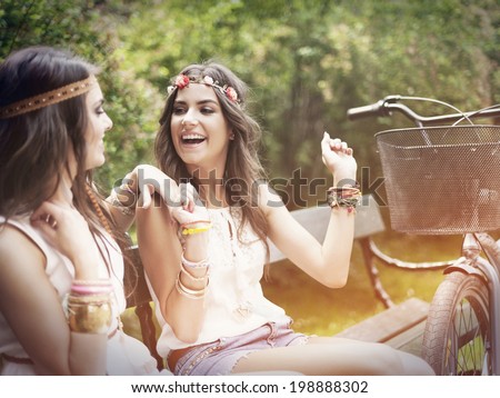 Meeting boho girls at park