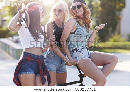 Talkative teenage girls in the skatepark