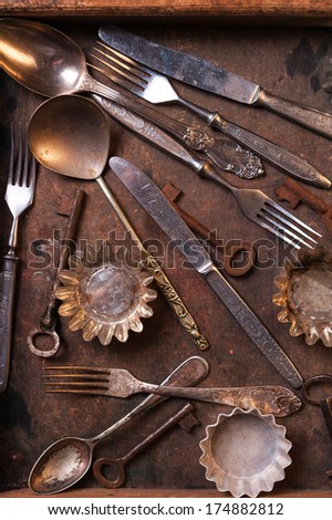 Old cutlery and keys in a wooden box
