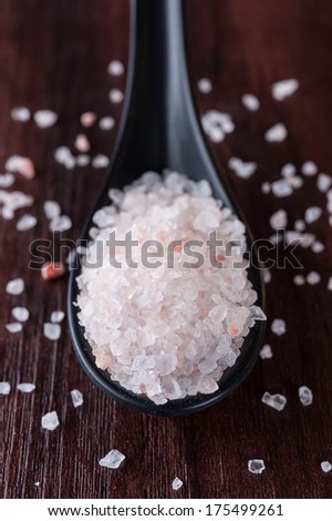 Himalayan pink salt in the black spoon
