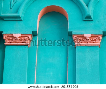 Exterior architecture with complementary colors