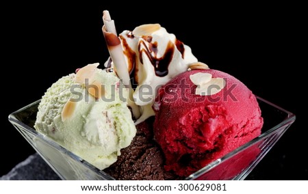 Mixed sundae ice cream cup