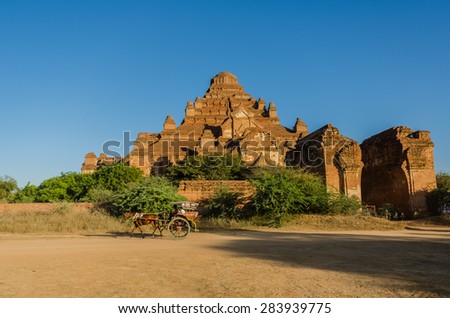 Hourse carriages with Dhammayangyi temple The biggest Temple in Bagan (Pagan), Myanmar