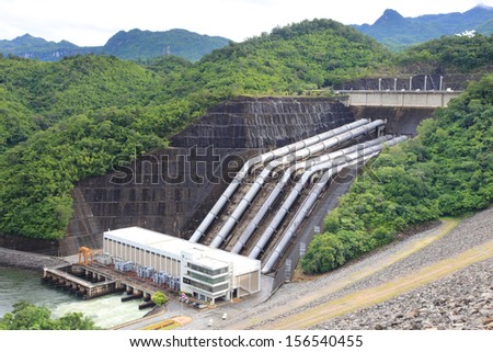 The power station 720 MW capacity of Srinagarind Dam  on the Khwae Yai river in Kanchanaburi Province,  It is a 140 m tall and 610 m long embankment dam. It with holds  reservoir of 7,470,000,000 m3