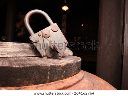 vintage lock and key on the wood