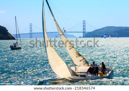 Sailboats in the San Francisco Bay between Tiburon and Angel Island, California, in early April