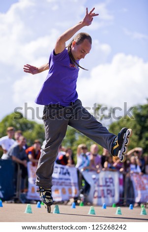 MOSCOW - JULY 21: Gorky Park, Roman Gordin performs a onewheel spin slalom element - Russian Rollerskating Federation Championship on July 21, 2012 in Moscow