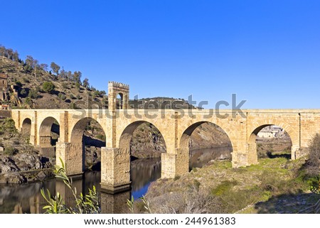 The stone Alacantara Bridge is an two thousand years old roman bridge that crosses the Tagus River. Built by the Romans to connect an important trading road.