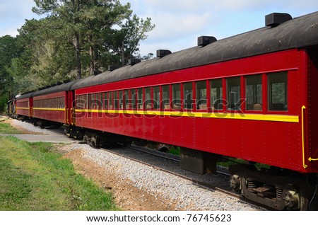 Historical restored dining cars are giving passengers a ride on the rail.