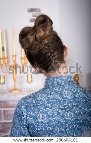 Beautiful teen girl with curly hairstyle. unusual hairstyle for teen at graduation. cheerful teen girl in the interior
