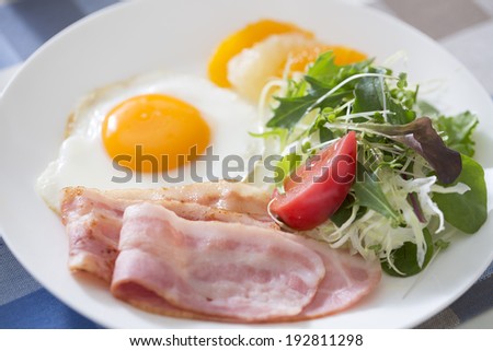 Bacon and eggs delicious to eat in the breakfast