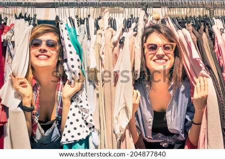Young beautiful women at the weekly cloth market - Best friends sharing free time having fun and shopping in the old town in a sunny day - Girlfriends enjoying everyday life moments