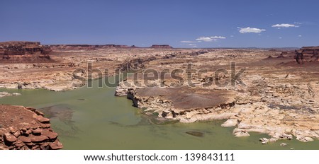Panoramica del Glen Canyon in southeastern and south central Utah and northwestern Arizona. An immense area located north of the Grand Canyon, it too was carved by the Colorado River.