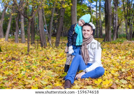 Cute little girl with happy daddy enjoy their autumn vacation on a sunny day