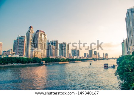 In the evening the Guangzhou Pearl River cross-strait landscape