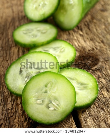 color of cucumber
