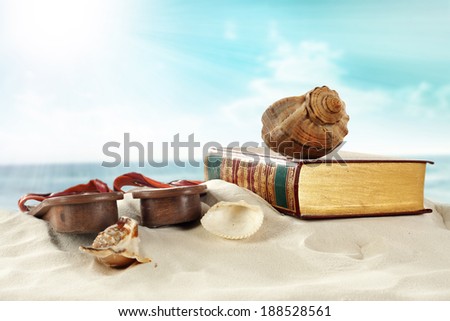 shell od sea and book
