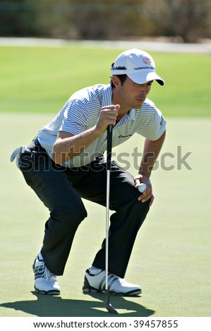 SCOTTSDALE, AZ - OCTOBER 22: Mike Weir lines up a putt in the Frys.com Open PGA golf tournament on October 22, 2009 in Scottsdale, Arizona.