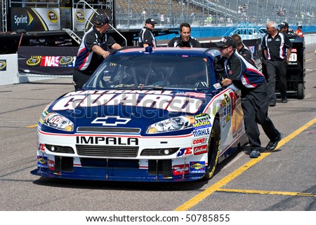 AVONDALE, AZ - APRIL 10: The pit crew pushes the #88 National Guard car, driven by Dale Earnhardt Jr., onto the track before the start of the Subway Fresh Fit 600 on April 10, 2010 in Avondale, AZ.